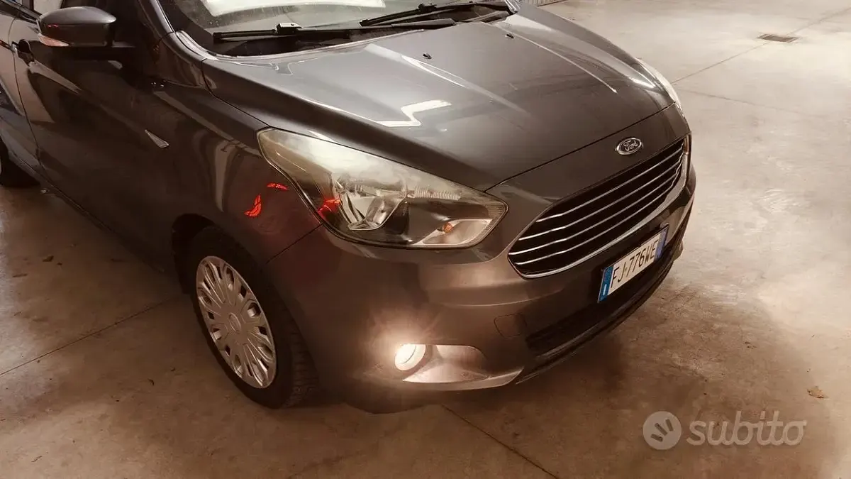 Usata Ford Ka 86 CV (63 kW) 2017 Grigio Berlina