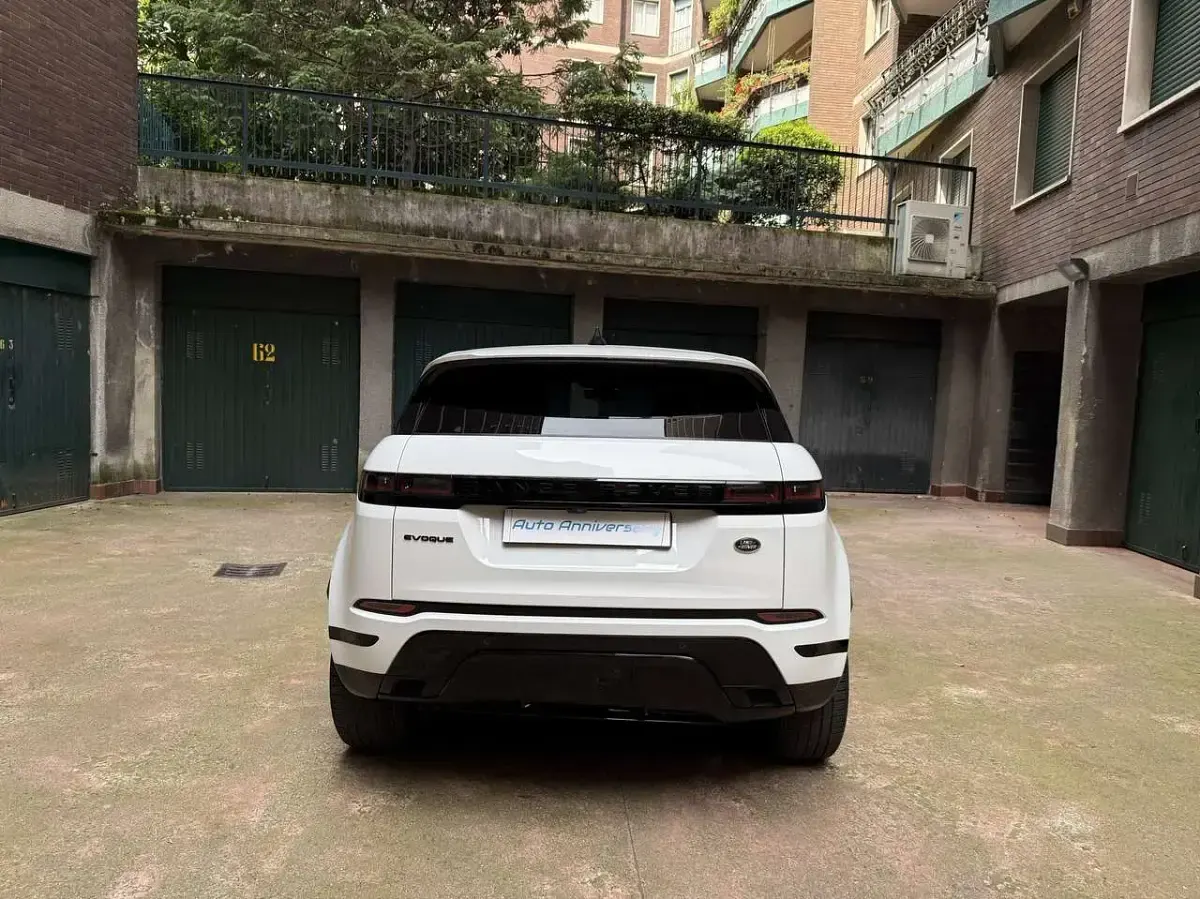 Usata Land Rover Range Rover evoque R-Dynamic 250 CV (183 kW) 2022 Fuji white SUV