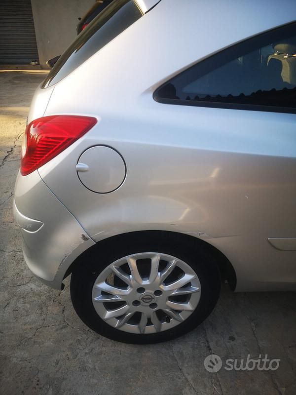 Usata Opel Corsa 75 CV (55 kW) 2009 Grigio Utilitaria