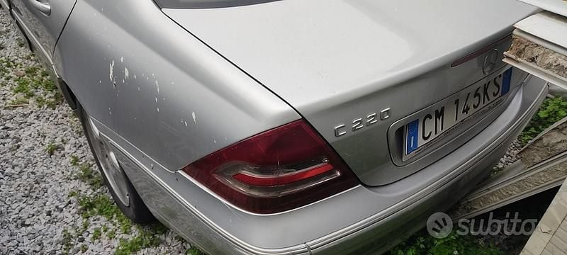 Usata Mercedes C220 Elegance 149 CV (109 kW) 2004 Grigio Berlina