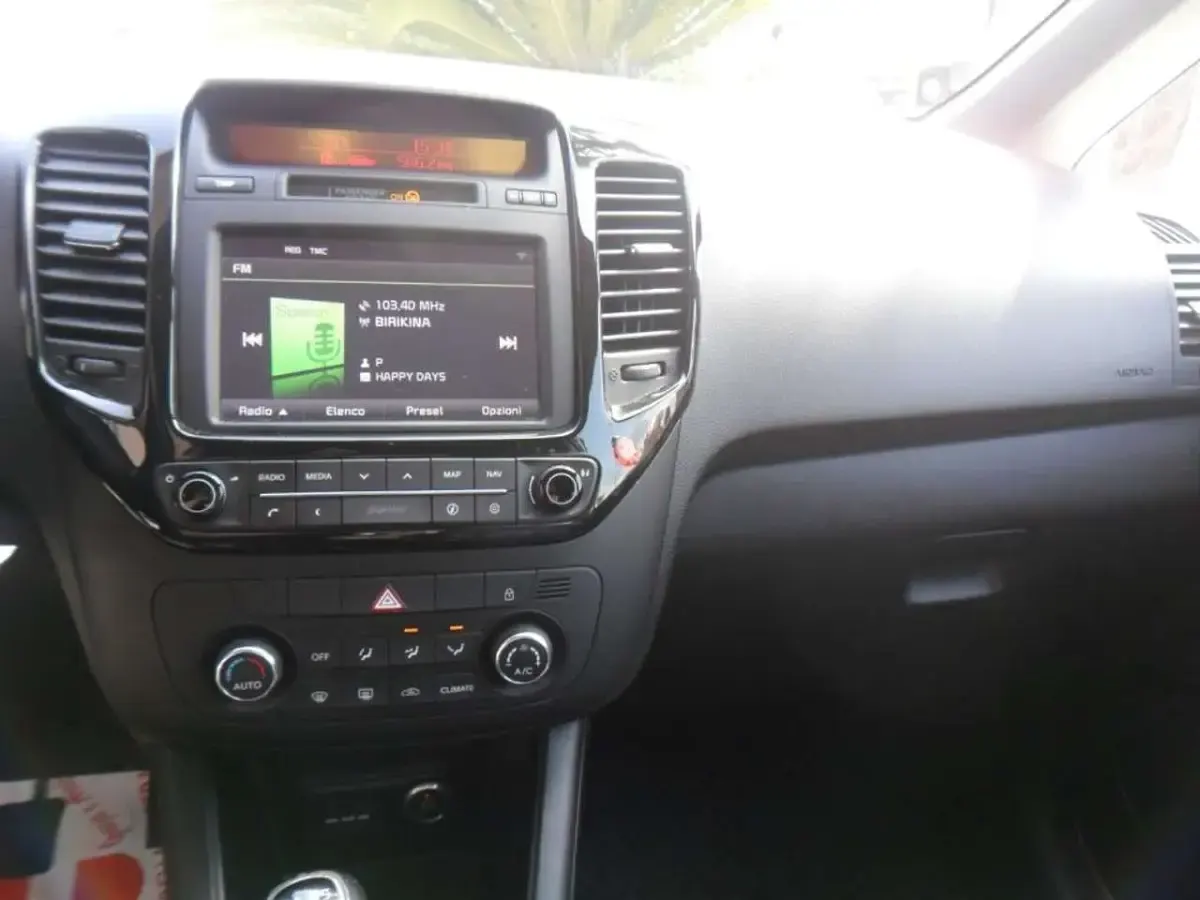 Usata Kia Venga 90 CV (66 kW) 2017 Argento Utilitaria