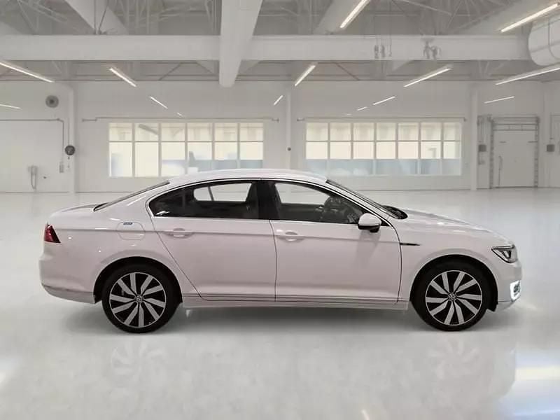Usata VW Passat GTE 156 CV (114 kW) 2017 Bianco Berlina