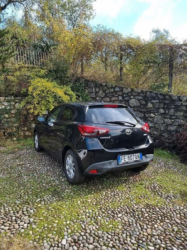 Usata Mazda 2 Evolve 75 CV (55 kW) 2016 Nero Berlina