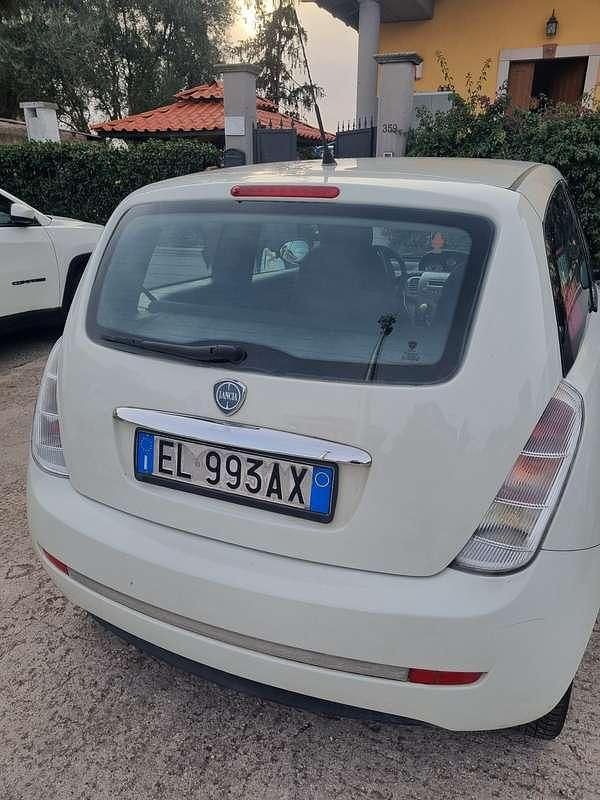 Usata Lancia Ypsilon 69 CV (50 kW) 2012 Bianco Utilitaria