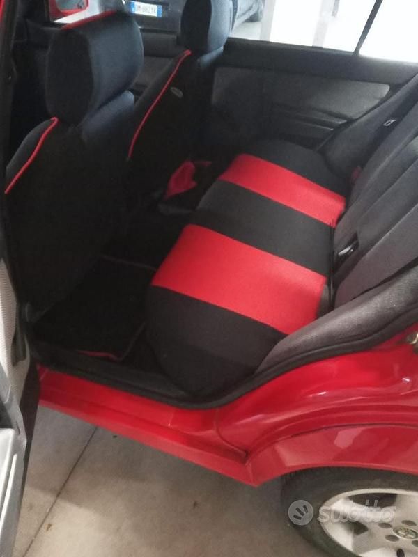 Usata Alfa Romeo 75 148 CV (108 kW) 1993 Rosso Berlina