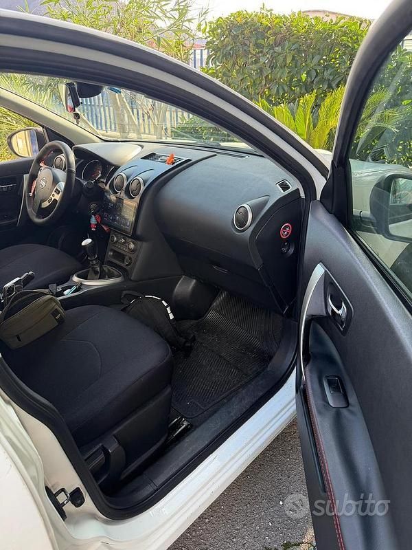 Usata Nissan Qashqai Acenta 150 CV (110 kW) 2012 Bianco SUV