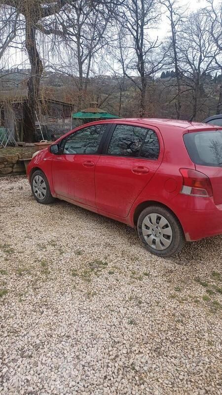 Usata Toyota Yaris 69 CV (50 kW) 2009 Rosso Utilitaria
