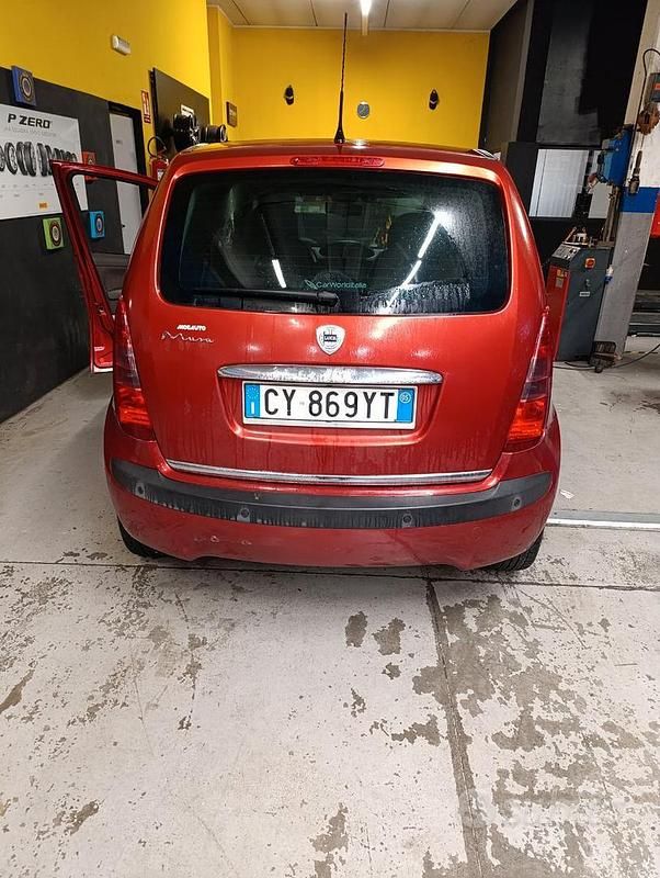 Usata Lancia Musa 95 CV (69 kW) 2005 Rosso Monovolume
