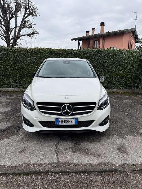 Usata Mercedes B200 Night 136 CV (100 kW) 2017 Bianco Utilitaria