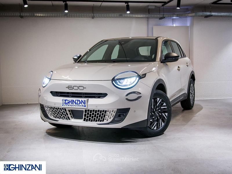Nuova Fiat 600 Pop 110 CV (80 kW) 2026 Beige SUV
