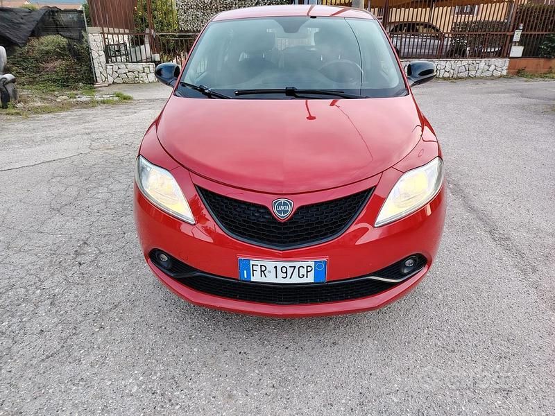 Usata Lancia Ypsilon 80 CV (58 kW) 2018 Rosso Utilitaria