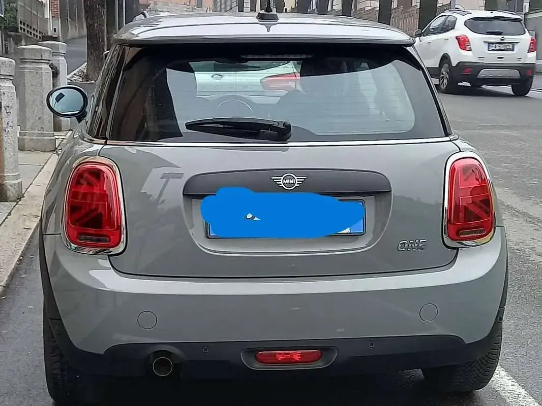 Usata Mini ONE 75 CV (55 kW) 2020 Argento Utilitaria
