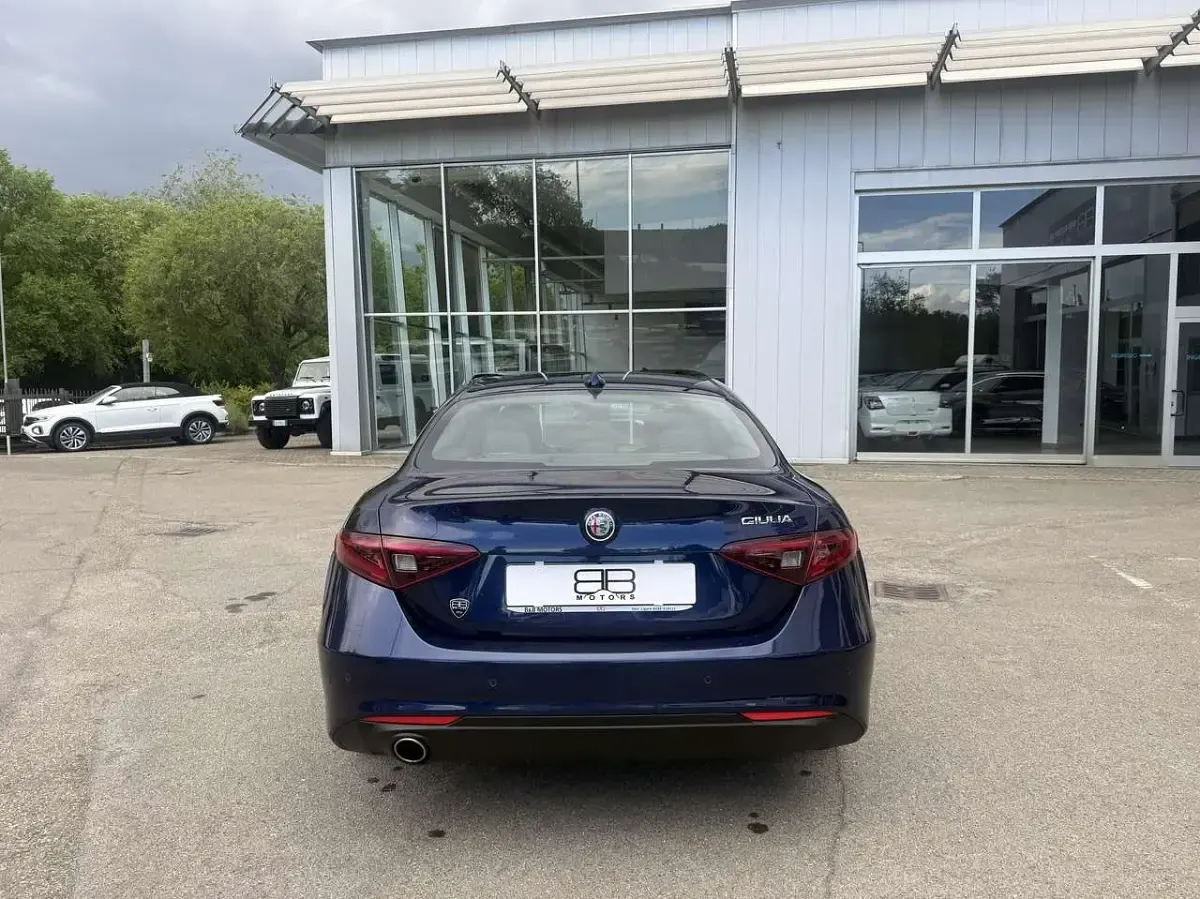 Używany Alfa Romeo Giulia Super 160 KM (117 kW) 2020 Niebieski Sedan/Limuzyna