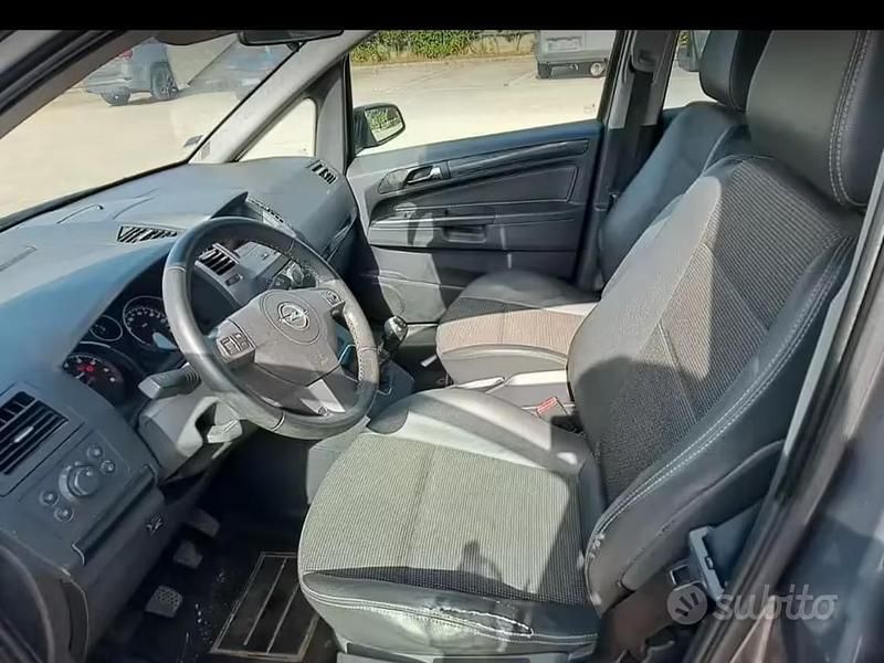 Usata Opel Zafira Cosmo 140 CV (102 kW) 2006 Monovolume