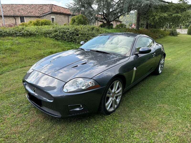Usata Jaguar XK R 416 CV (305 kW) 2007 Grigio Coupé