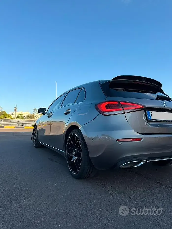 Usata Mercedes A180 116 CV (85 kW) 2019 Grigio Berlina