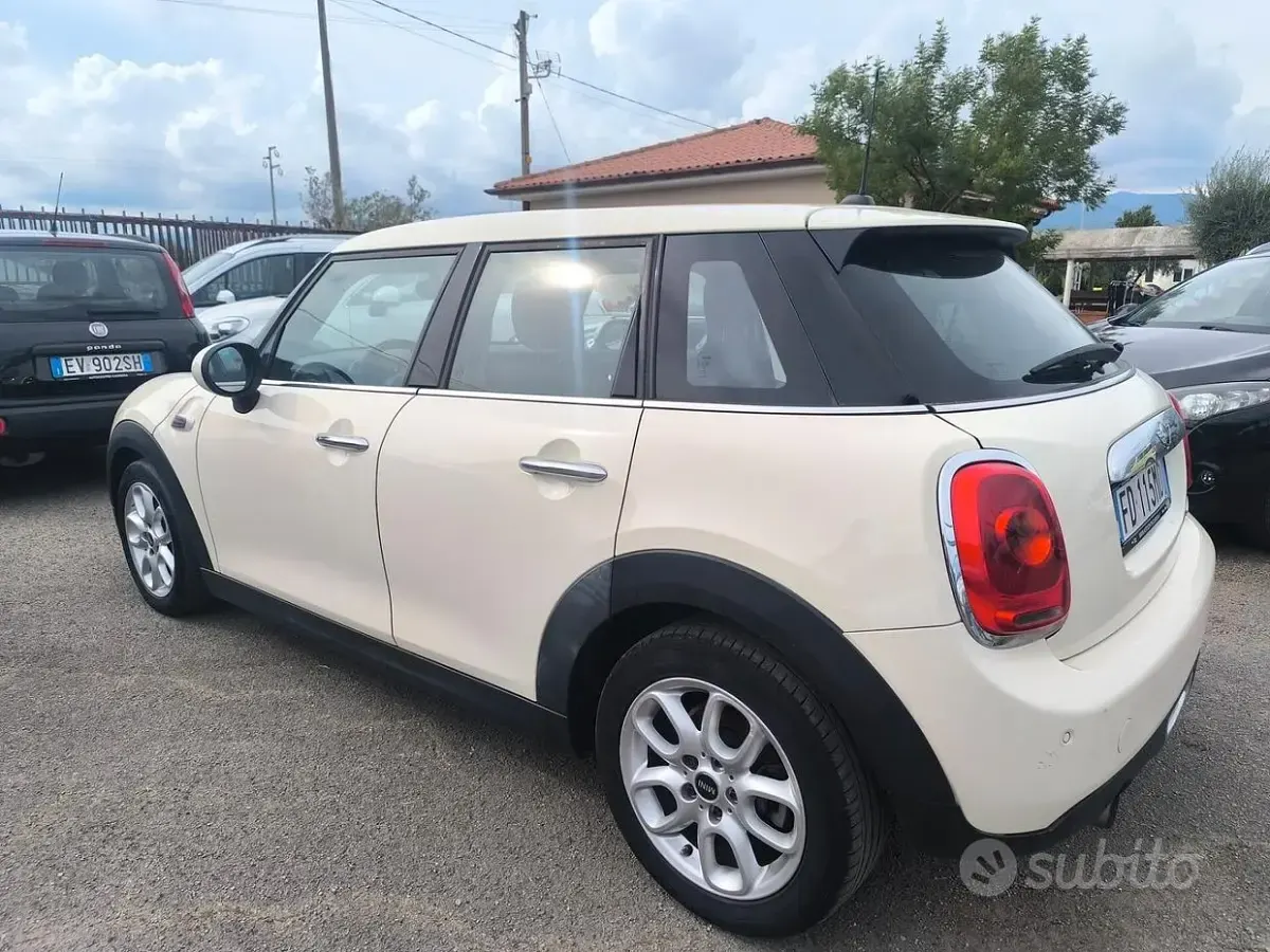Usata Mini One D Business 95 CV (69 kW) 2016 Beige Utilitaria