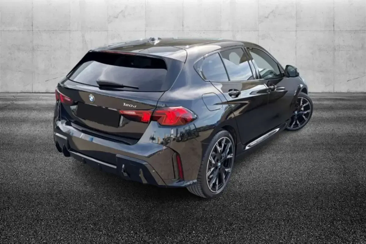 Usata BMW 120 M Sport 150 CV (110 kW) 2025 Nero Utilitaria