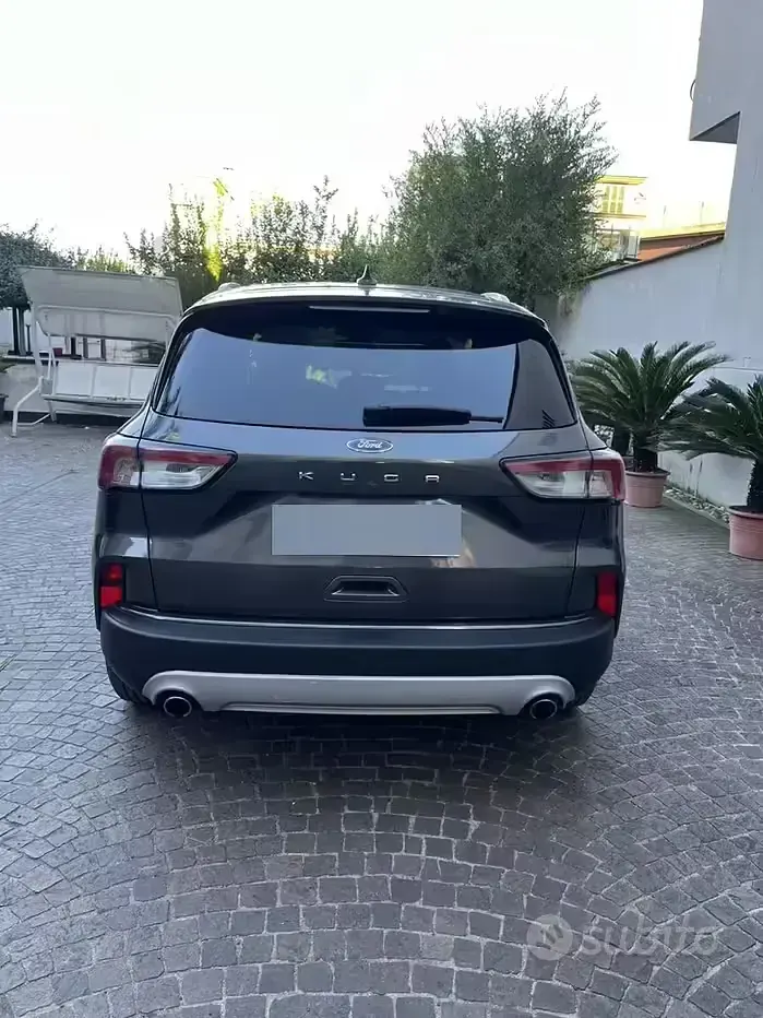 Usata Ford Kuga Titanium 120 CV (88 kW) 2020 Grigio SUV