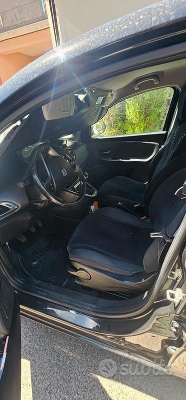 Usata Lancia Ypsilon 60 CV (44 kW) 2011 Nero Utilitaria