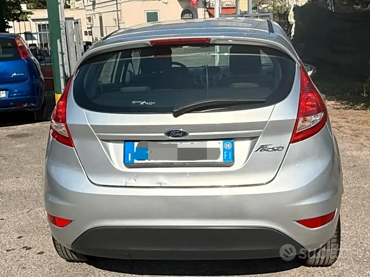 Usata Ford Fiesta 60 CV (44 kW) 2010 Grigio Berlina