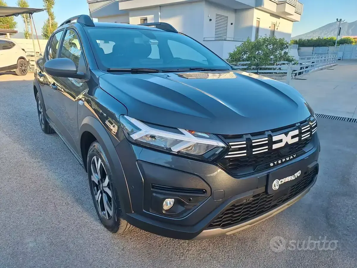 Usata Dacia Duster Comfort 91 CV (66 kW) 2023 Grigio SUV