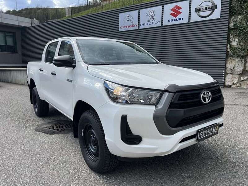 Usato 2024 Toyota HiLux 2.4 Diesel 150 CV (30.980 €) 24028 Ponte
