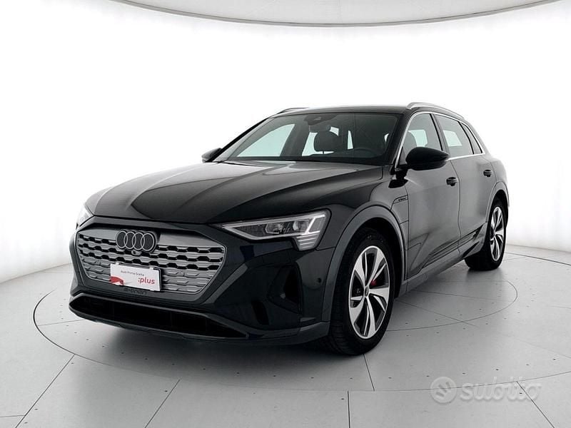 Nero mito metallizzato Usata 2023 Audi Q8 e-tron Ambiente SUV | 54.900 € (Cara) - Immagine 1/4