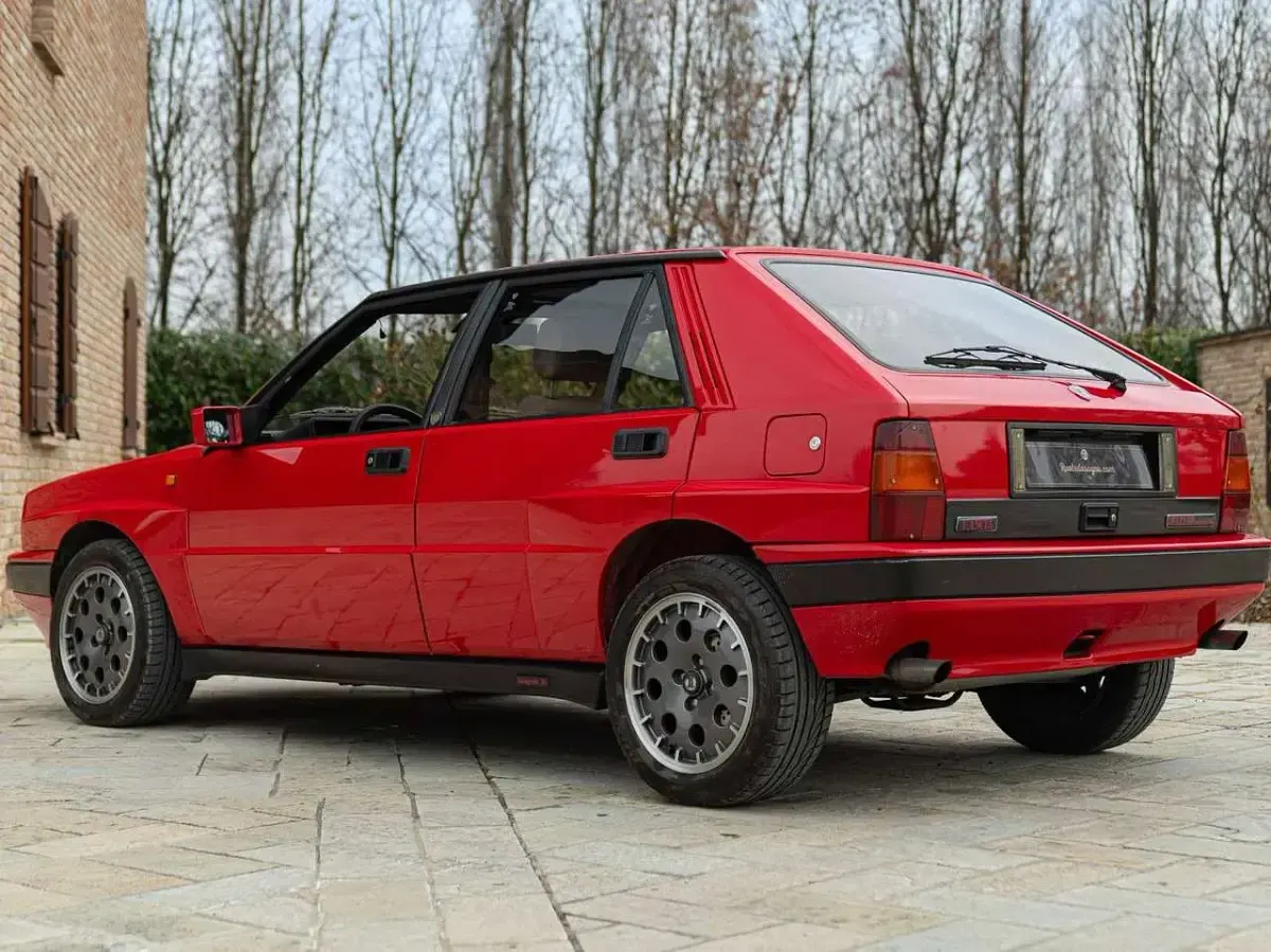 Usata Lancia Delta 200 CV (147 kW) 1989 Rosso Utilitaria