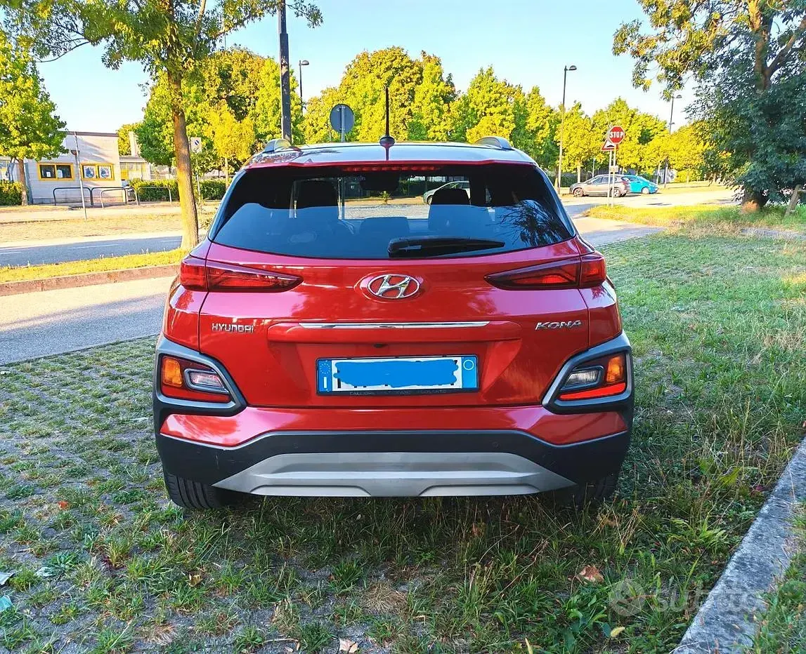 Usata Hyundai Kona Xpossible 120 CV (88 kW) 2018 Rosso SUV
