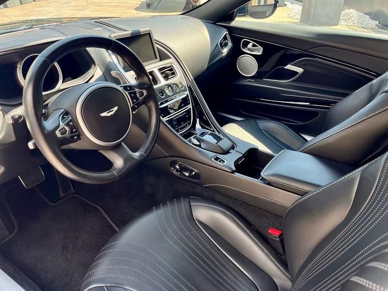 Usata Aston Martin DB11 510 CV (375 kW) 2020 Onyx black Coupé