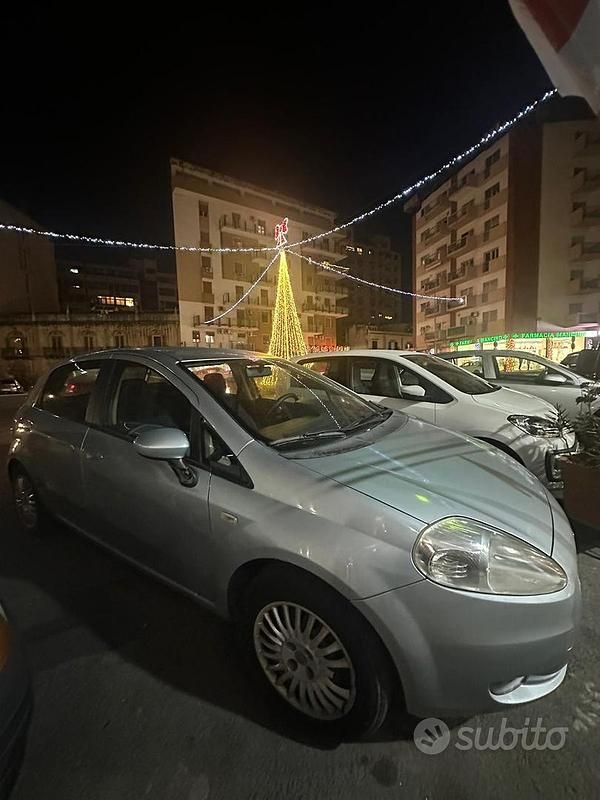 Usata Fiat Grande Punto 75 CV (55 kW) 2007 Grigio Utilitaria
