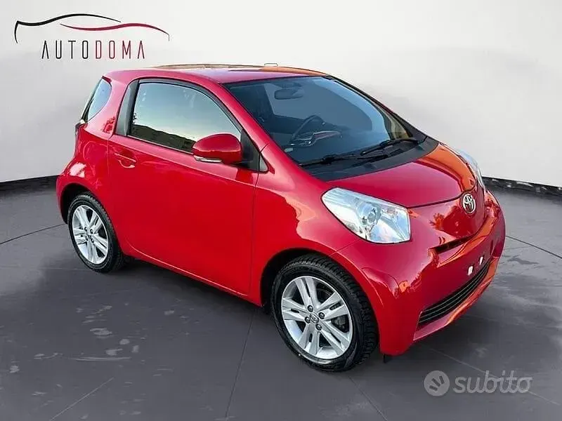 Usata Toyota iQ 101 CV (74 kW) 2010 Rosso Utilitaria