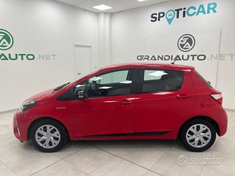 Usata Toyota Yaris Hybrid Lounge 101 CV (74 kW) 2019 Rosso Berlina