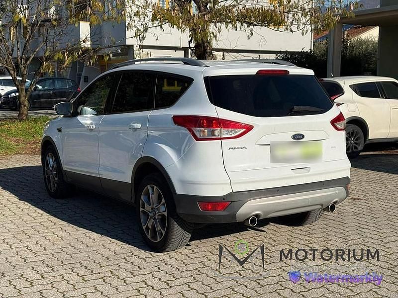 Usado Ford Kuga Titanium 120 CV (88 kW) 2015 Blanco SUV