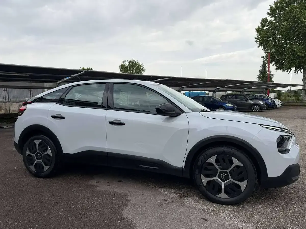Käytetty Citroën C4 PureTech 131 HP (96 kW) 2024 Valkoinen Katumaasturi