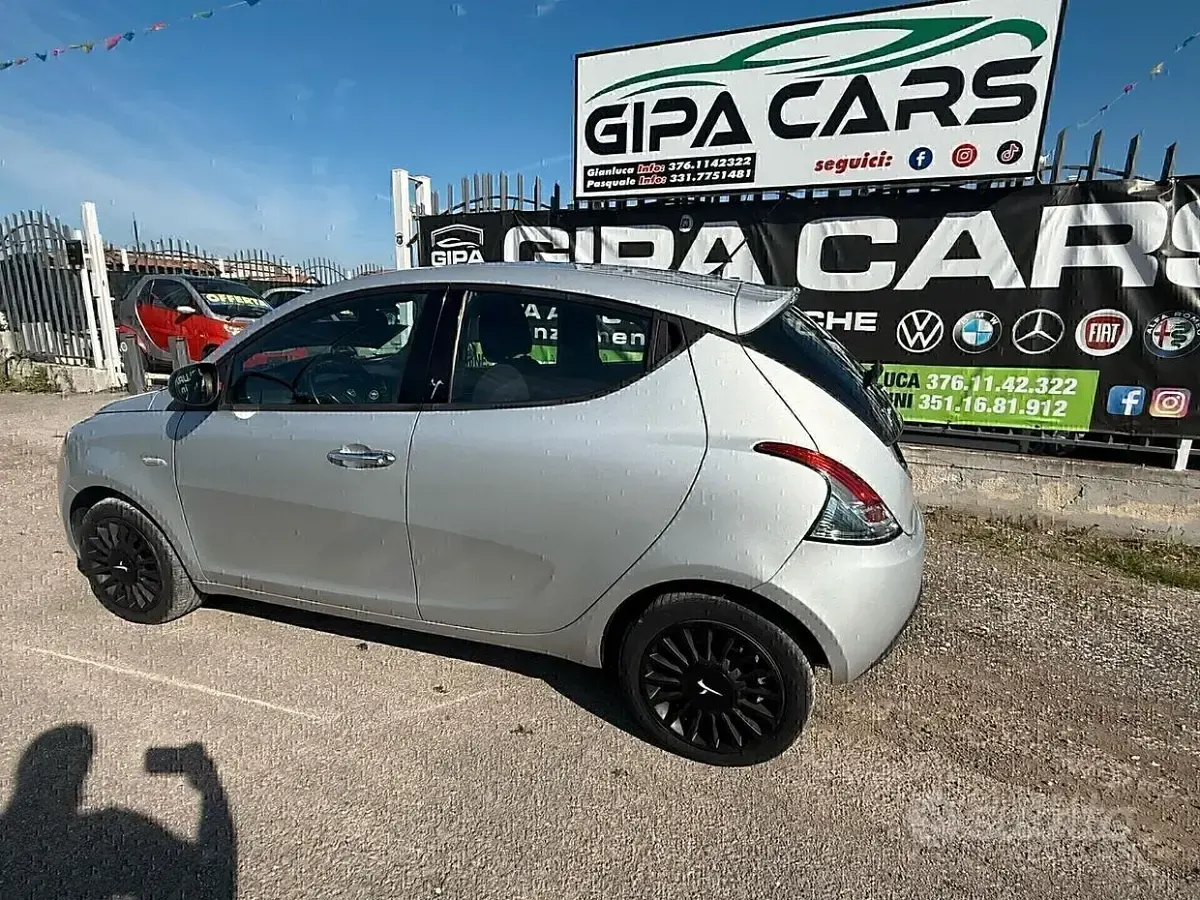 Usata Lancia Ypsilon Platinum 69 CV (50 kW) 2012 Grigio Utilitaria