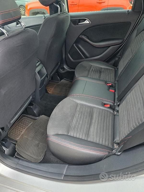 Usata Mercedes B180 109 CV (80 kW) 2017 Grigio Monovolume