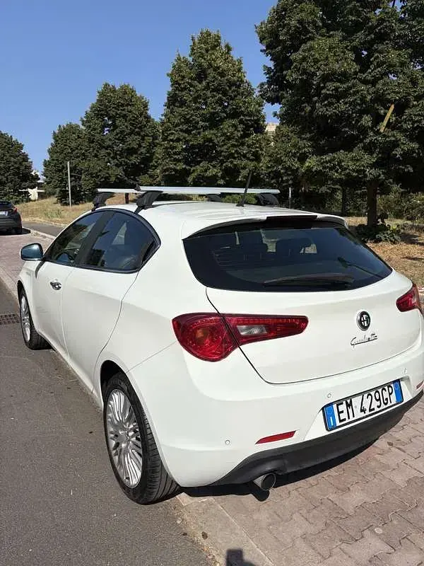 Usata Alfa Romeo Giulietta Exclusive 170 CV (125 kW) 2012 Bianco Utilitaria
