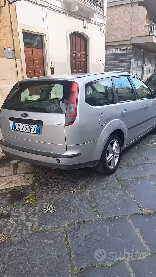 Usata Ford Focus 90 CV (66 kW) 2005 Grigio Station wagon