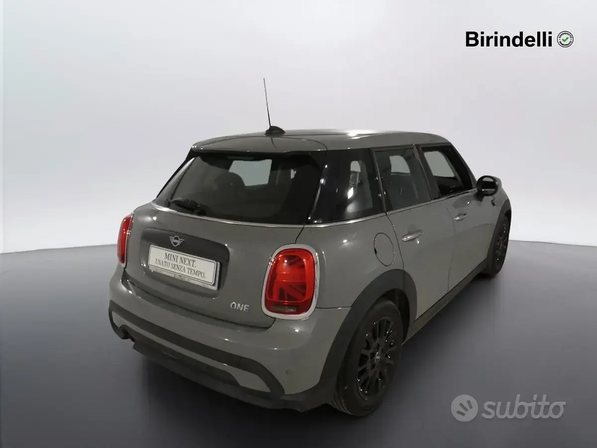 Usata Mini ONE 102 CV (75 kW) 2022 Moonwalk grey metallic Utilitaria