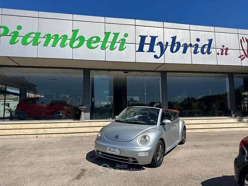 Usata VW New Beetle Cabriolet 101 CV (74 kW) 2004 Argento Cabrio