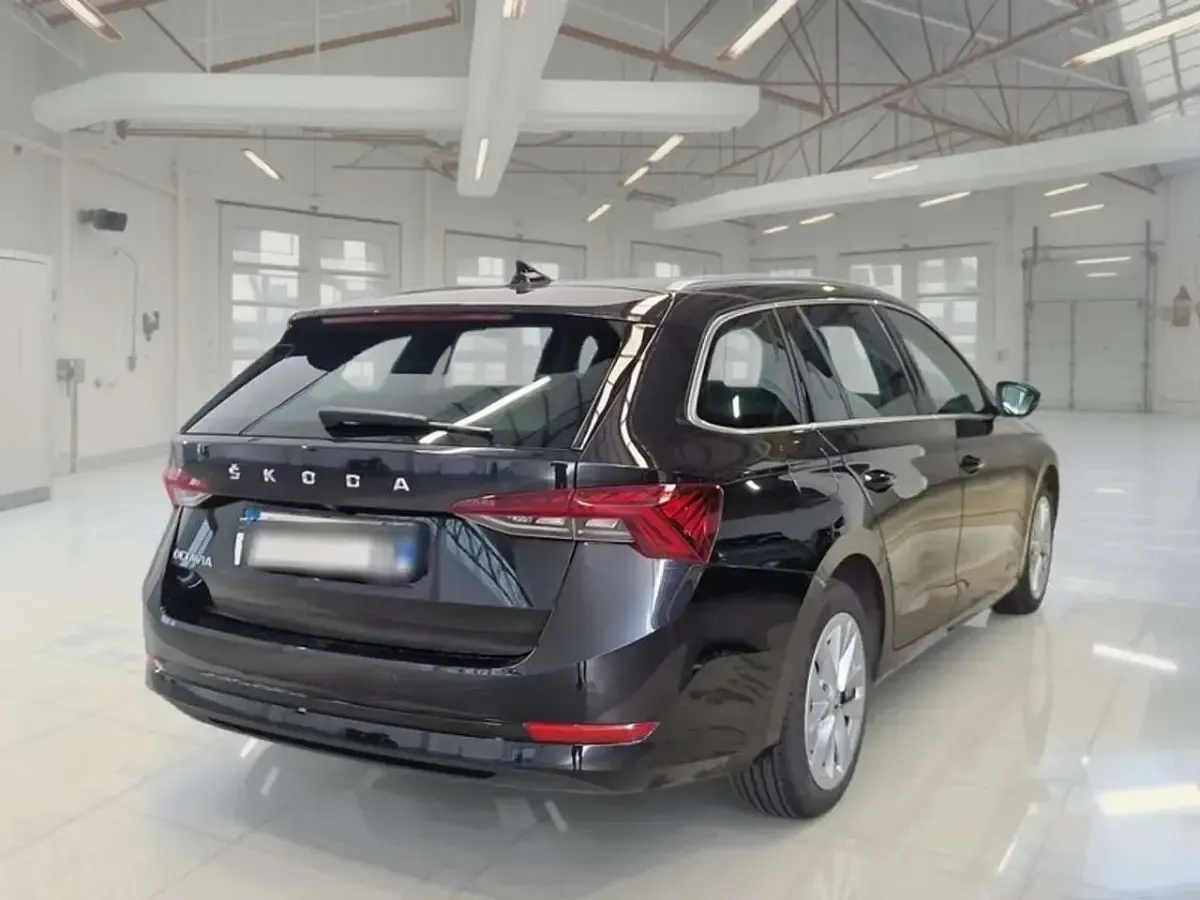 Usata Skoda Octavia Style 150 CV (110 kW) 2023 Nero Station wagon
