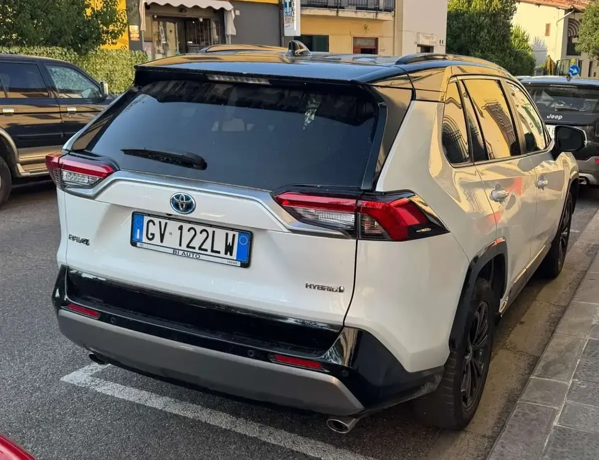 Usata Toyota RAV4 Hybrid Style 178 CV (130 kW) 2024 Bianco SUV