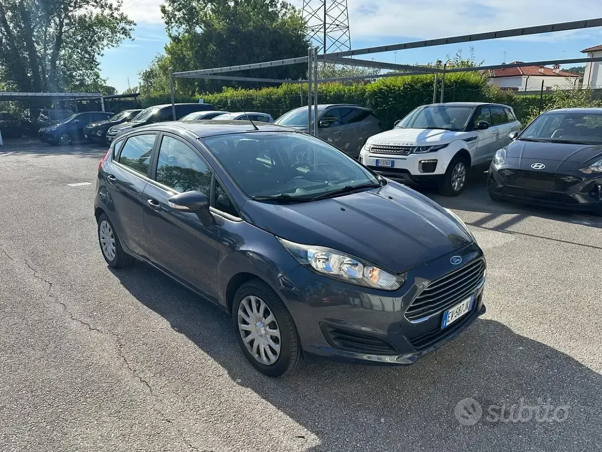Usata Ford Fiesta Titanium 80 CV (58 kW) 2014 Grigio Utilitaria