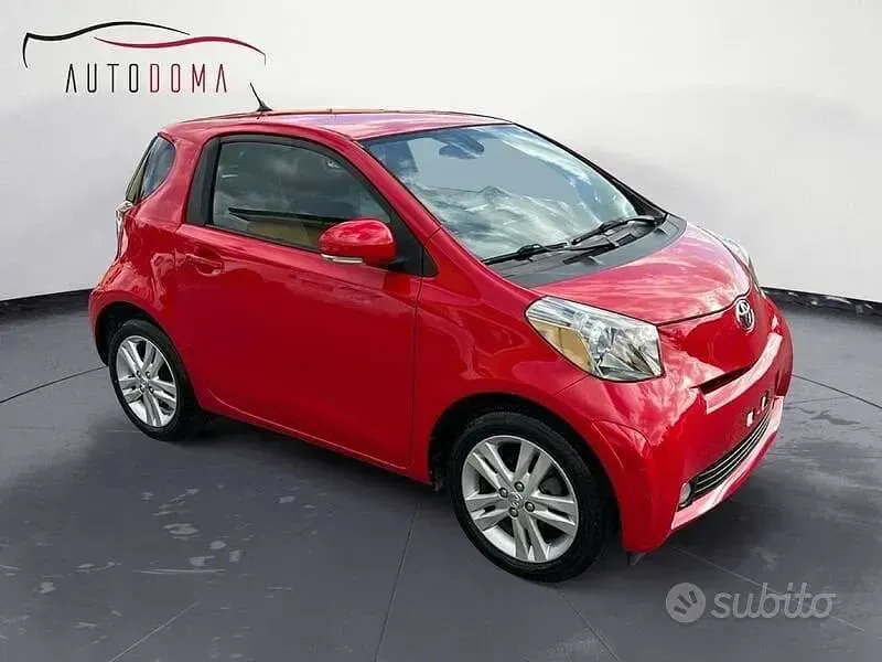 Usata Toyota iQ 98 CV (72 kW) 2011 Rosso Utilitaria