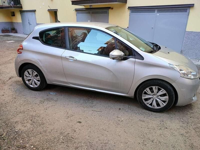 Usata Peugeot 208 Active 68 CV (50 kW) 2012 Utilitaria