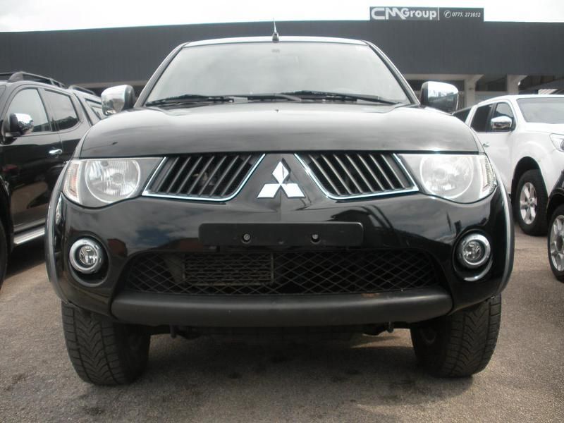 Usata Mitsubishi L200 Intense 137 CV (100 kW) 2012 Nero Pick-up