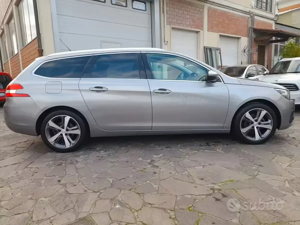Begagnad Peugeot 308 Allure 131 HK (96 kW) 2019 Grå Kombi