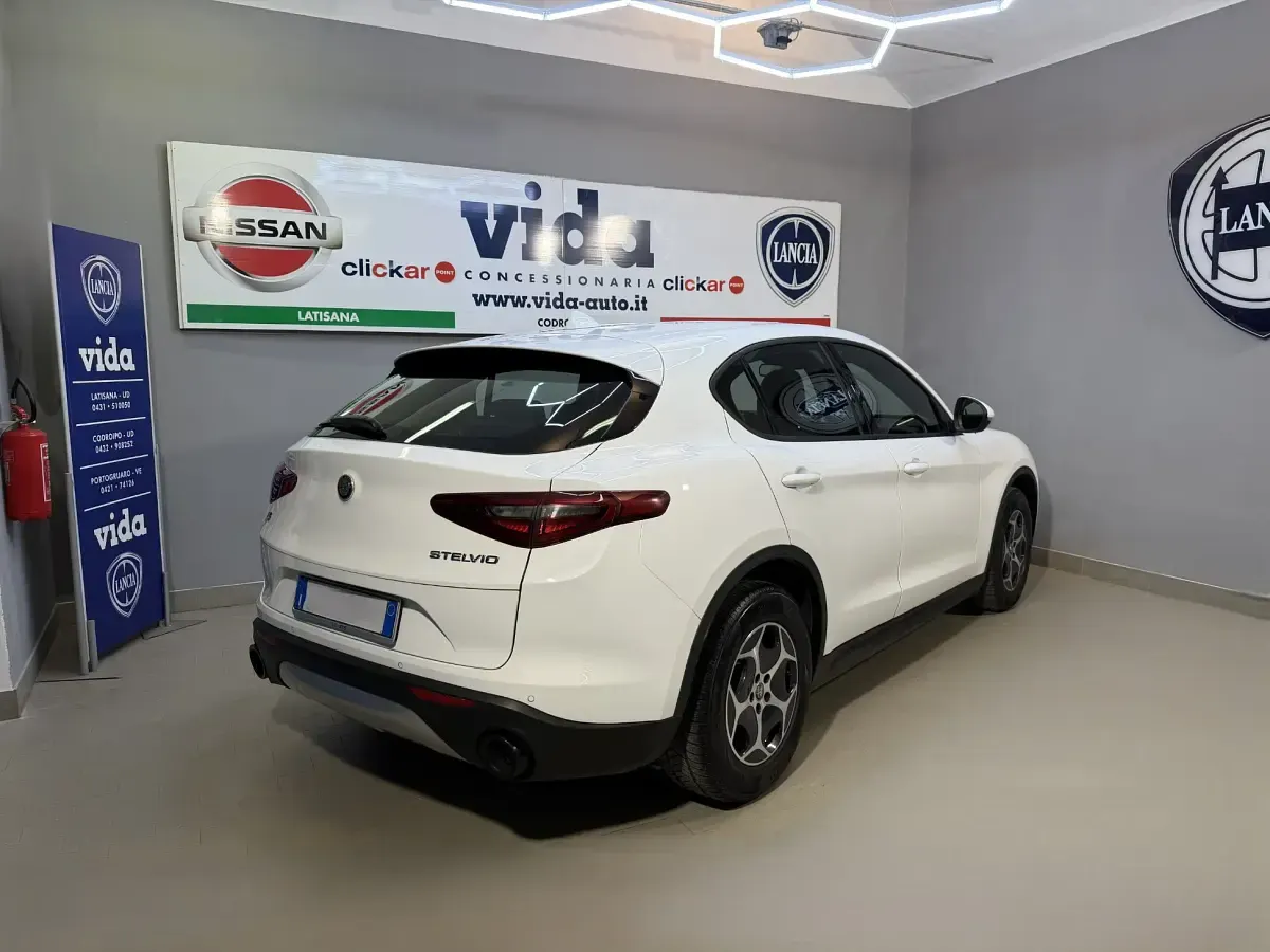 Usata Alfa Romeo Stelvio 190 CV (139 kW) 2022 Bianco SUV